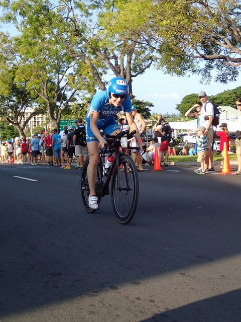 Simone Brändli auf der Radstrecke des Ironman Hawaii 2014