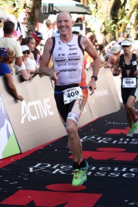 Andreas Bode im Zielkanal der Ironman 70.3 WM in Zell am See 2015