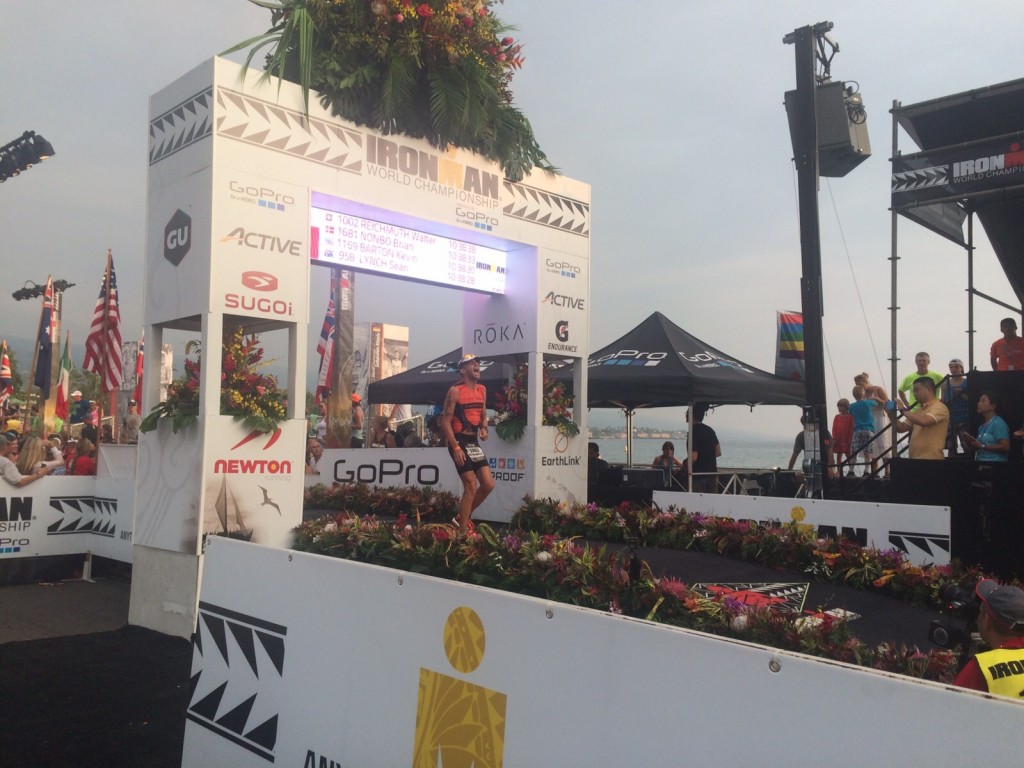 Walter Reichmut im Ziel des Ironman Hawaii 2015