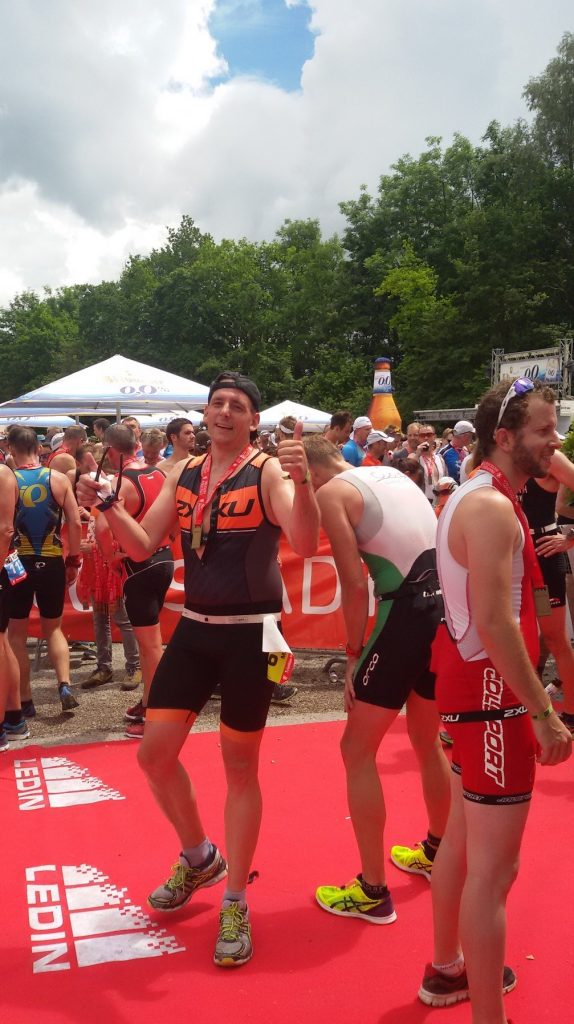 Marco Schneck im Ziel des Triathlon Ingolstadt