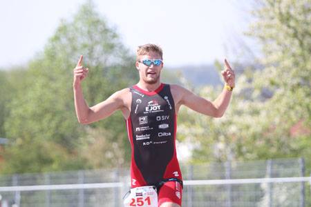 Platz 3 und 8 für Simon und Felix Weiß bei Bundesliga in Halle