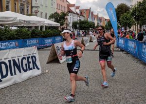 Hannah Yelin auf der Laufstrecke des Triathlon Erding