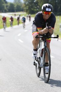 Carsten Meurer auf der Radstrecke des Memmert Rothsee Triathlons 2019