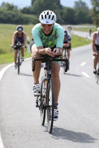 Wiebke Reineke auf der Radstrecke des Memmert Rothse Triathlons