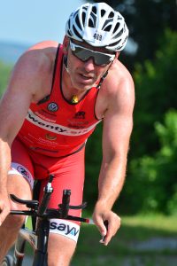 Josef Schnocklake auf der Radstrecke des Memmert Rothsee Triathlons