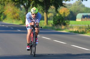 Marc Steuerer auf der Radstrecke des Memmert Rothsee Triathlon