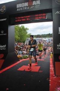 Christian Vordermayer im Ziel des Ironman Klagenfurt