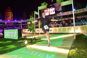 Wiebke Reineke im Ziel des DATEV CHallenge Roth powered by Hep