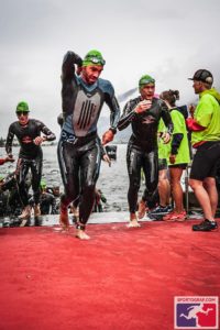 Mathias Burgstaller im Schwimmziel des Ironman 70.3 Zell am See