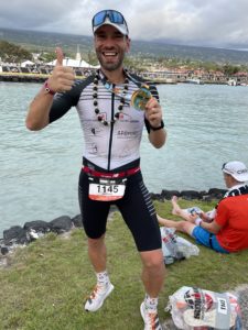 Mathias Burgstaller im Ziel des Ironman Hawaii 2022