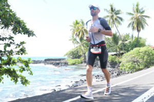 Mathias Burgstaller auf dem Alli Drive beim Ironman Hawaii 2022