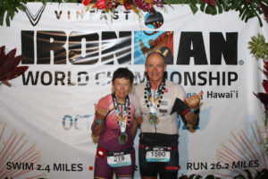 Georg und Ingrid Birkeneder im Ziel des Ironman Hawaii