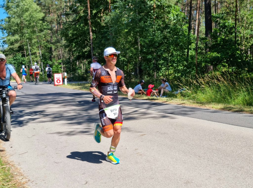 Marco Eckstein auf der Laufstrecke des DATEV Challenge Roth powered by hep