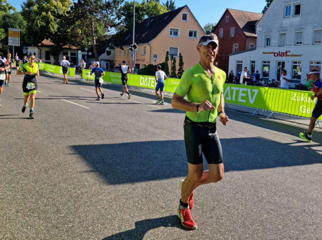 Armin Mergner auf der Laufstrecke des DATEV CHallenge Roth powered by hep 
