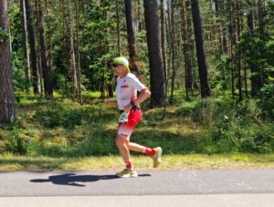 Holger Trost auf der Laufstrecke des DATEV Challenge Roth powered by hep