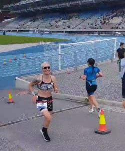 Jasmin Guthmann auf der Laufstrecke der IM 70.3 WM in Lahti