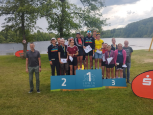 Jasmin Guthmann auf dem Podium des Löwentriathlon